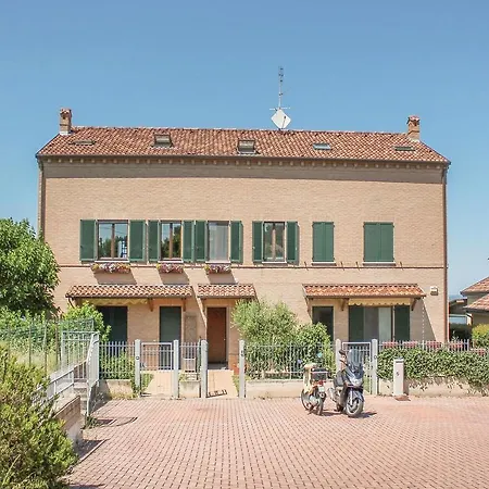 Three-bedroom In Monterciano -an- *